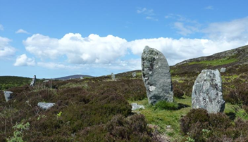 piobull Fhinn Outer hebridies standing stone route - scottish tourer